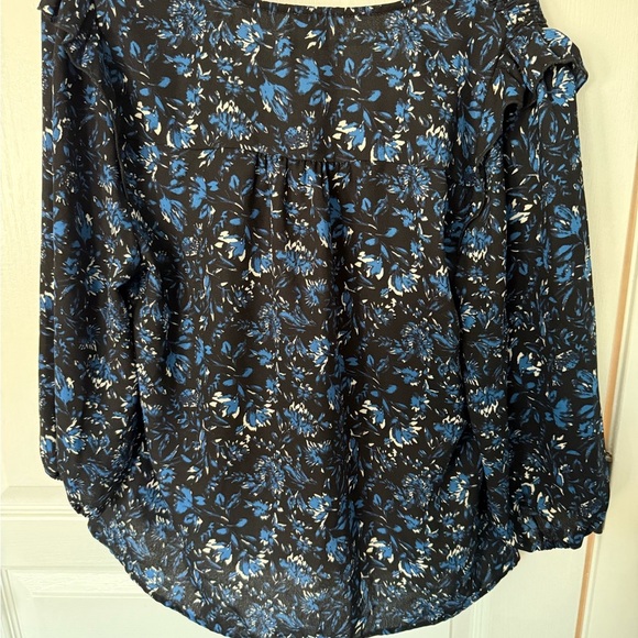 Blue and Black Floral Blouse with Notched Collar and 3/4 Sleeves - Picture 4 of 5